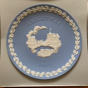 Wedgwood 1969 Christmas Plate